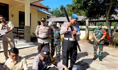 Unik,-Polisi-di-Bondowoso-Himbau-Masyarakat-Untuk-Tidak-Golput-dengan-Tradisi-Ronjengan